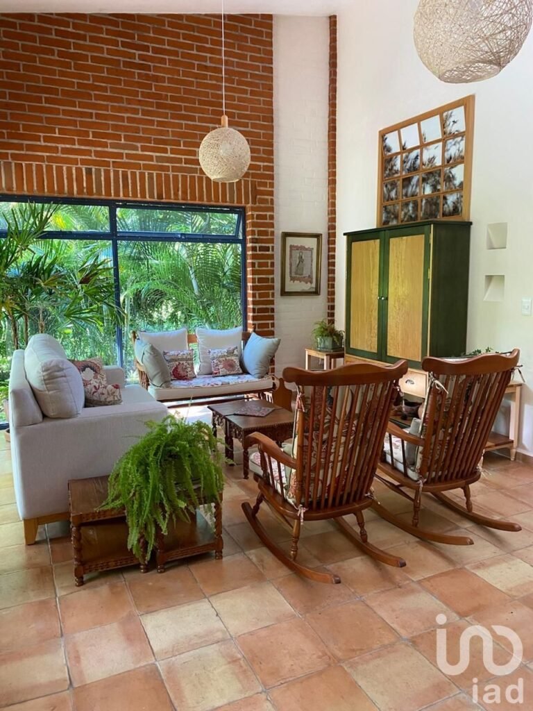 CASA DE UN PISO EN EXCLUSIVO FRACCIONAMIENTO. EN JIIUTEPEC