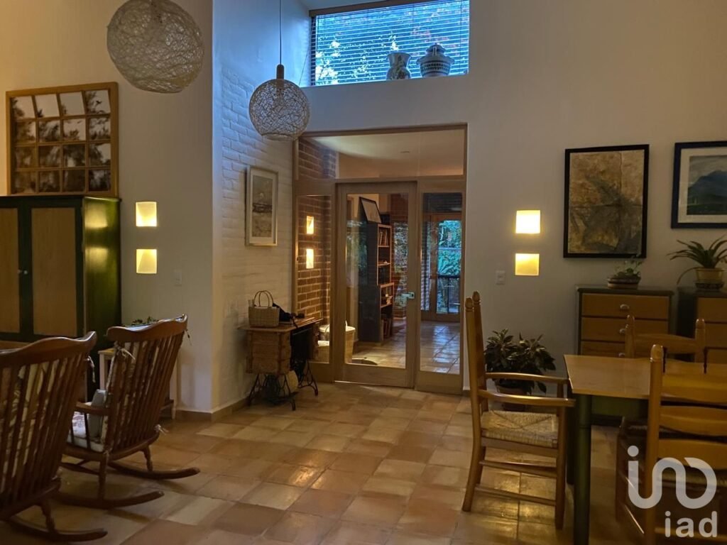 CASA DE UN PISO EN EXCLUSIVO FRACCIONAMIENTO. EN JIIUTEPEC