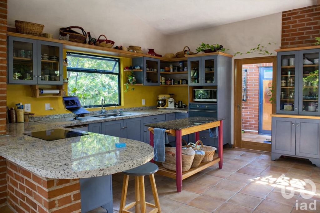 CASA DE UN PISO EN EXCLUSIVO FRACCIONAMIENTO. EN JIIUTEPEC