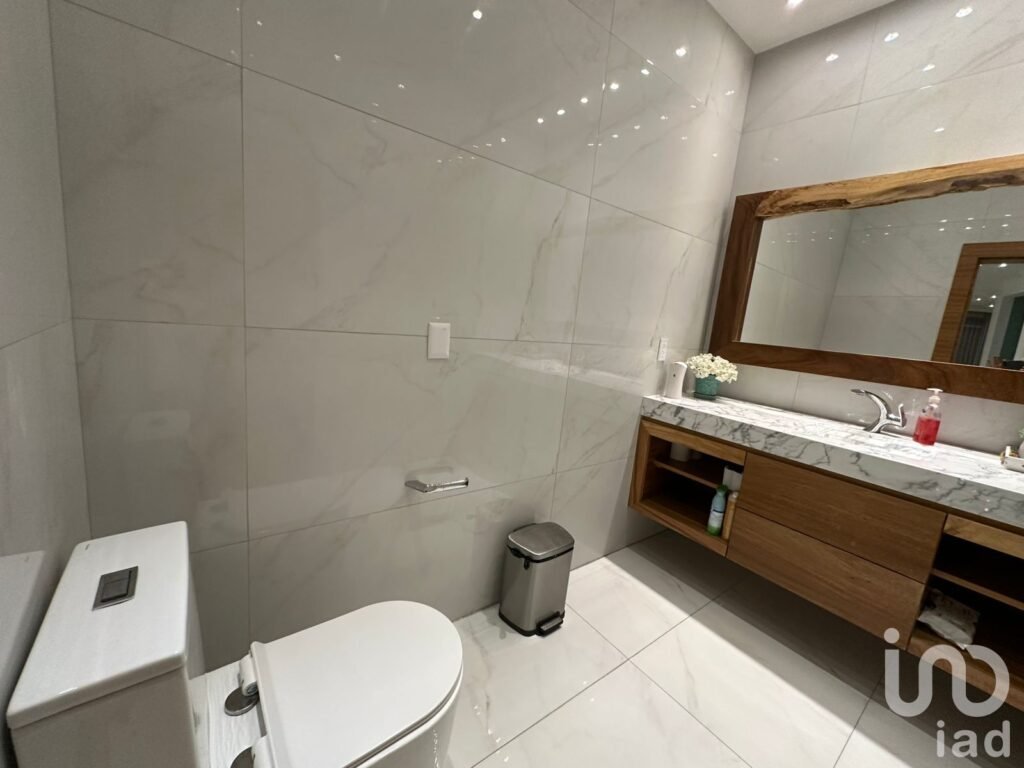 Moderna, lujosa y amplia casa en venta en Bugambilias 2da seccion.