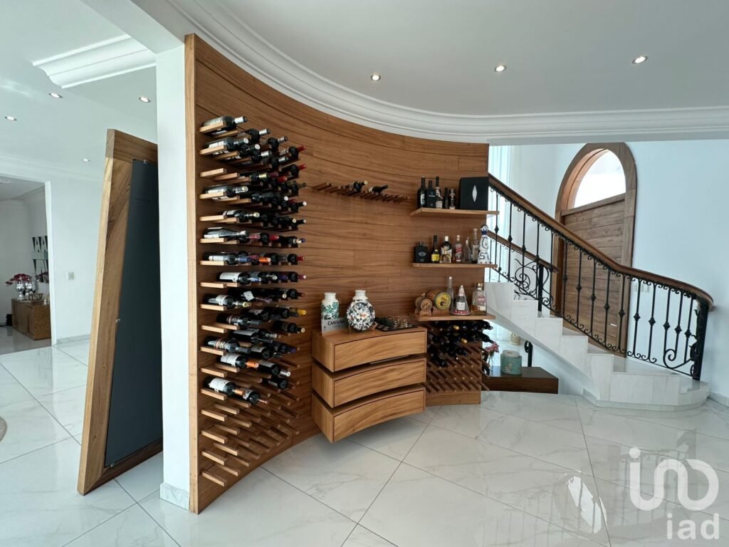 Moderna, lujosa y amplia casa en venta en Bugambilias 2da seccion.