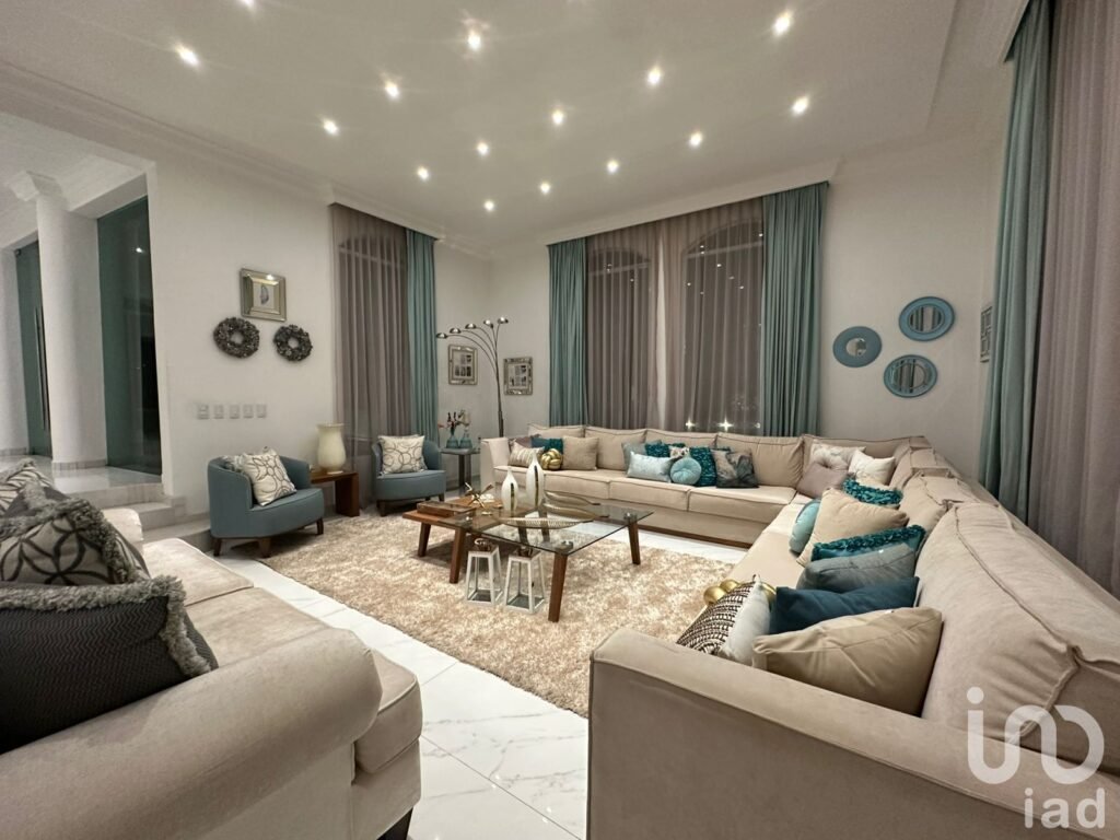 Moderna, lujosa y amplia casa en venta en Bugambilias 2da seccion.