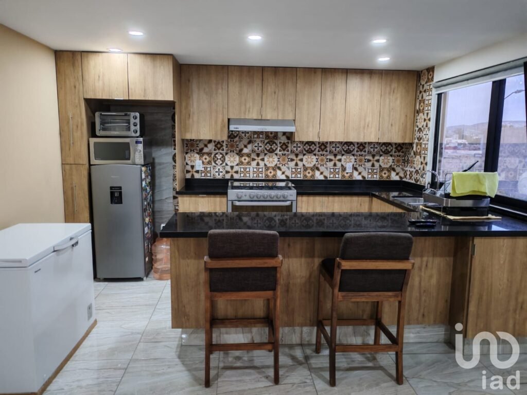 Casa en venta con cuarto en PB en Fraccionamiento Gibraltar, El Pueblito, Corregidora, Querétaro