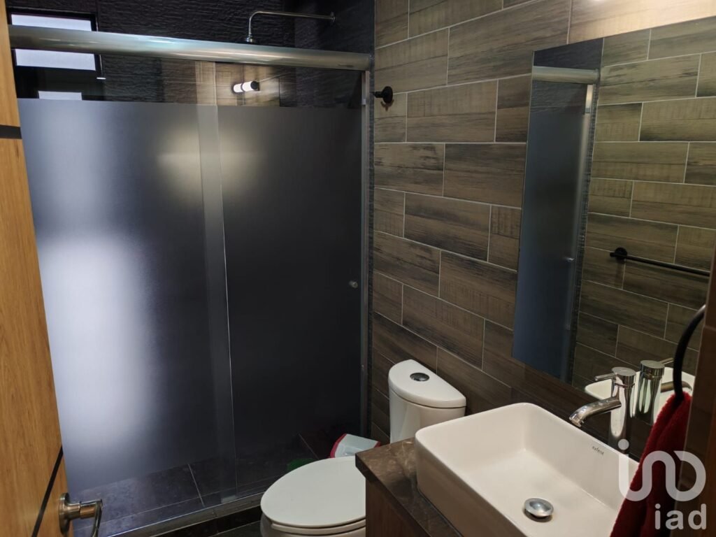 Casa en venta con cuarto en PB en Fraccionamiento Gibraltar, El Pueblito, Corregidora, Querétaro