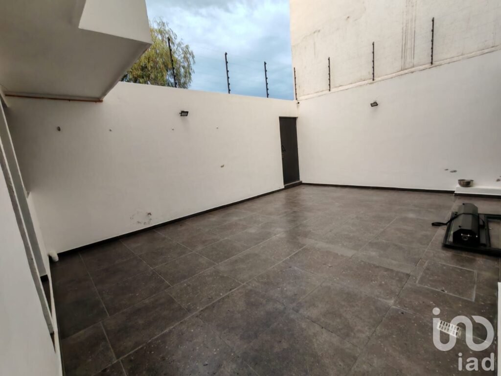 Casa en venta con cuarto en PB en Fraccionamiento Gibraltar, El Pueblito, Corregidora, Querétaro
