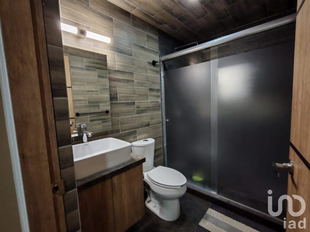 Casa en venta con cuarto en PB en Fraccionamiento Gibraltar, El Pueblito, Corregidora, Querétaro