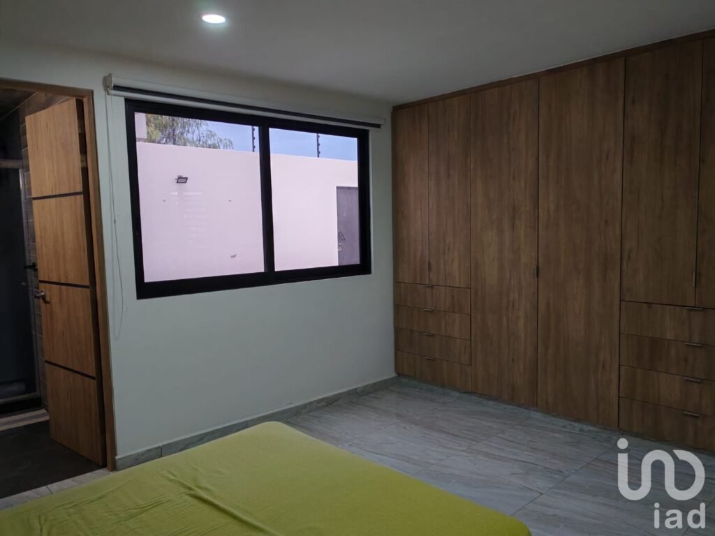 Casa en venta con cuarto en PB en Fraccionamiento Gibraltar, El Pueblito, Corregidora, Querétaro