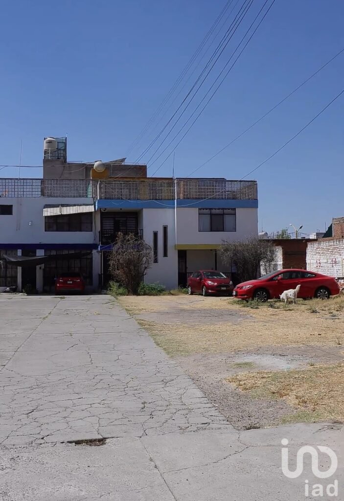 Terreno con construccion de oportunidad en Aguascaleintes cercas de plaza de  toros