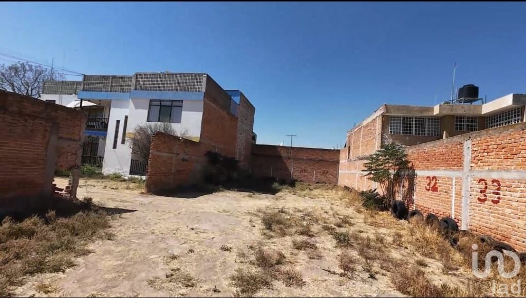 Terreno con construccion de oportunidad en Aguascaleintes cercas de plaza de  toros