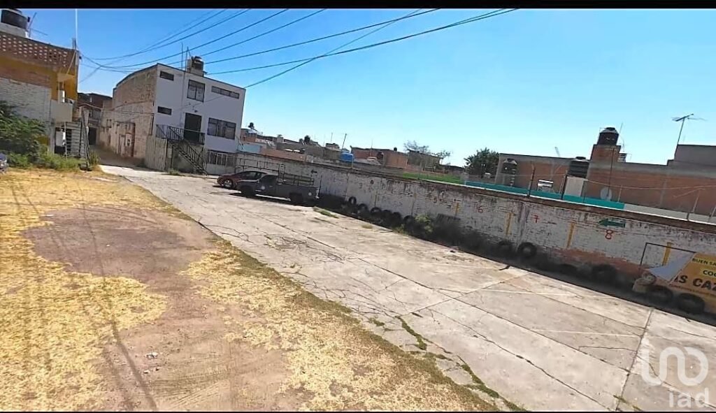 TERRENO CON CONSTRUCCION EN AGUASCALIENTES A SOLO 300 M DE PLAZA DE TOROS DE AGS