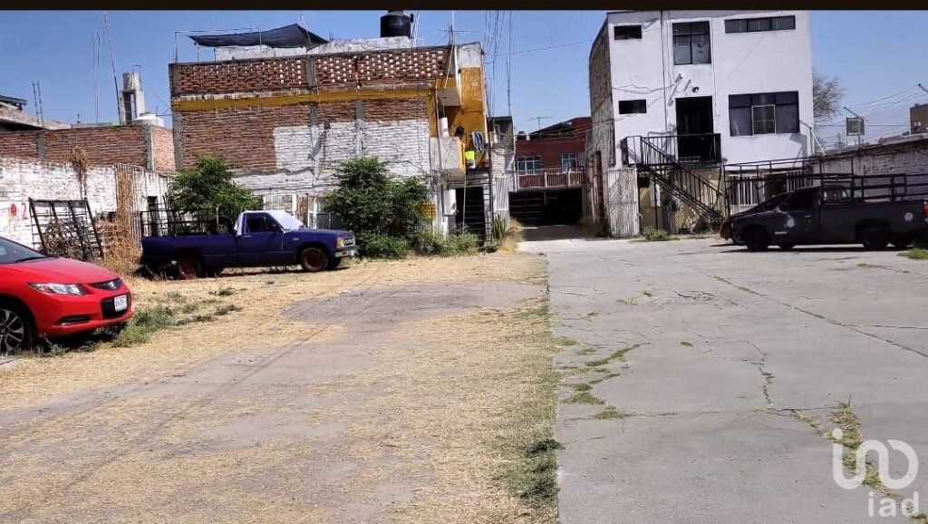 TERRENO CON CONSTRUCCION EN AGUASCALIENTES A SOLO 300 M DE PLAZA DE TOROS DE AGS