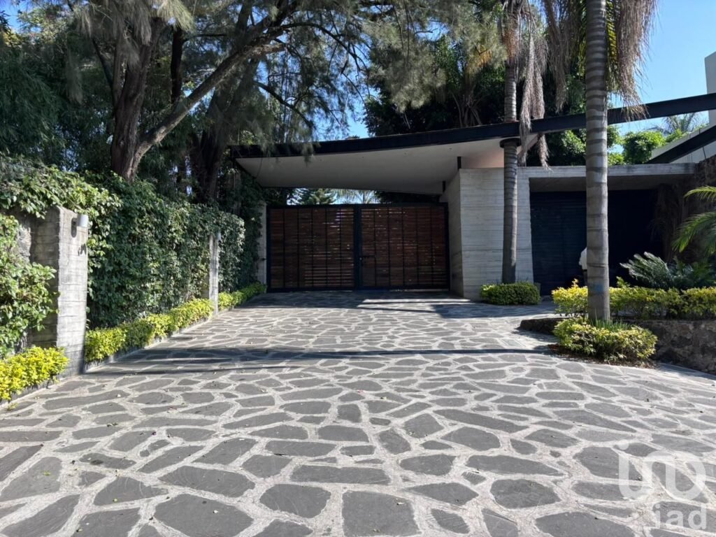 Venta de terreno dentro de fraccionamiento en Cuernavaca - 2338079 terreno en venta venta de terreno dentro de fraccionamiento en cuernavaca 291176