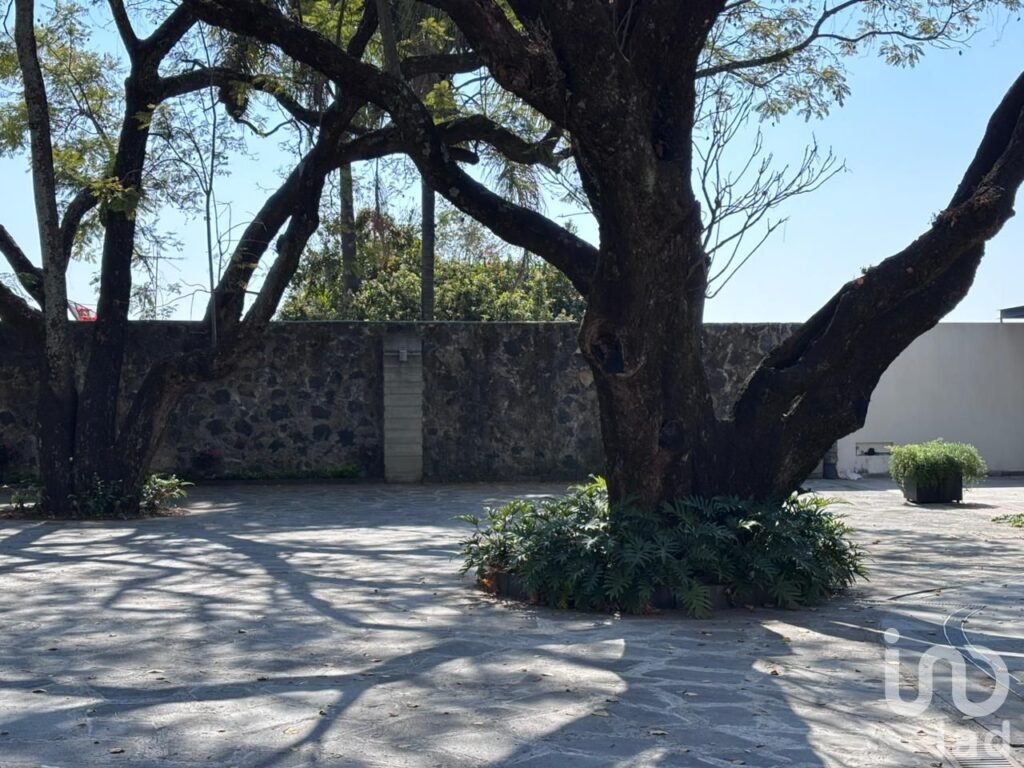 Venta de terreno dentro de fraccionamiento en Cuernavaca