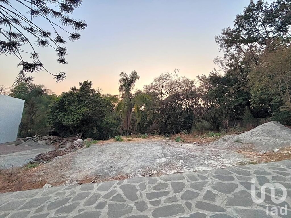 Venta de terreno dentro de fraccionamiento en Cuernavaca