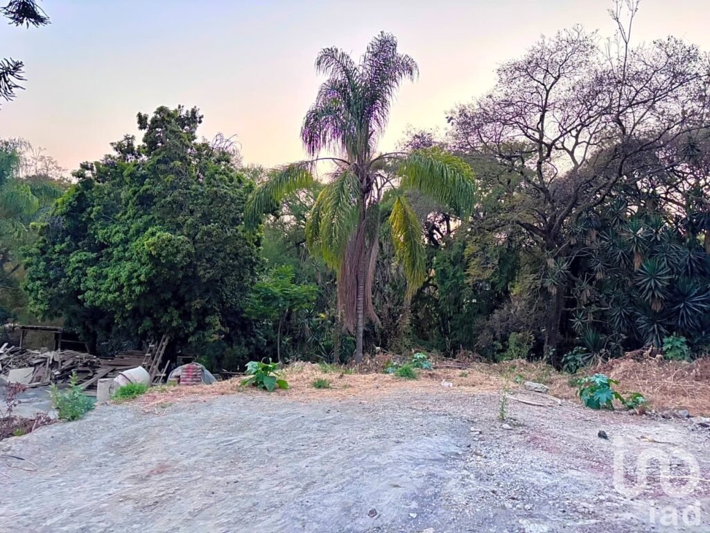 Venta de terreno dentro de fraccionamiento en Cuernavaca