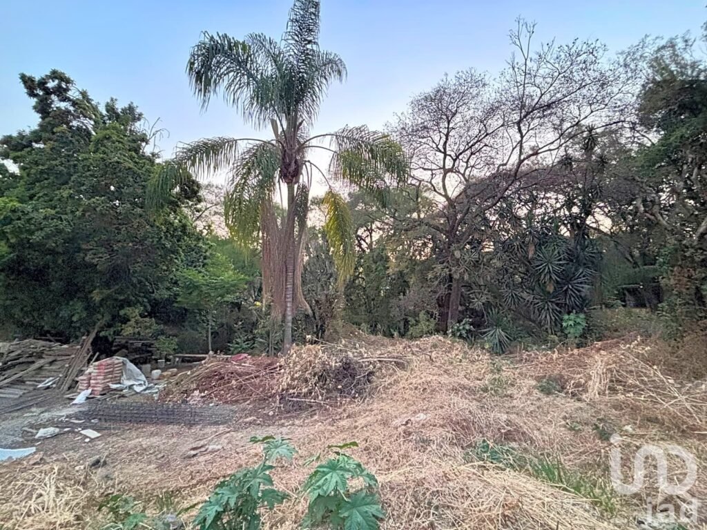 Venta de terreno dentro de fraccionamiento en Cuernavaca