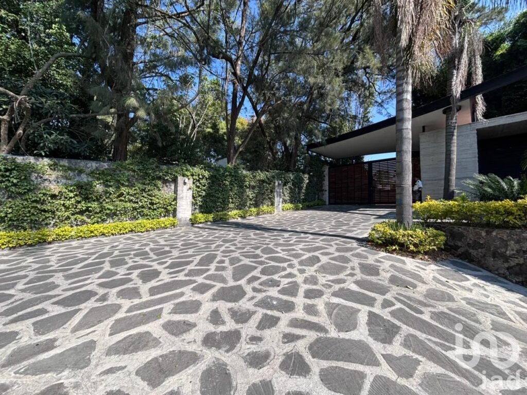 Venta de terreno dentro de fraccionamiento en Cuernavaca