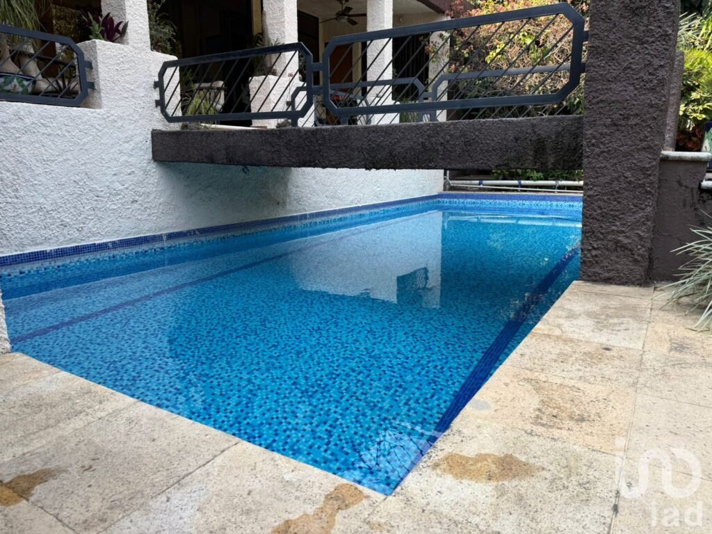 Casa en Venta 4 recámaras con seguridad y alberca en Palmira