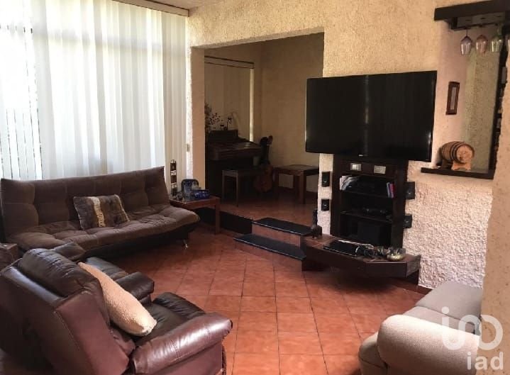 Casa en Venta 4 recámaras con seguridad y alberca en Palmira