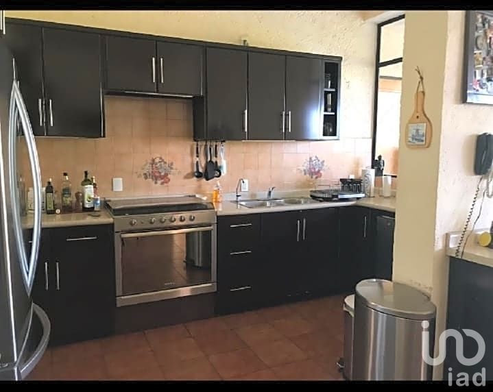 Casa en Venta 4 recámaras con seguridad y alberca en Palmira