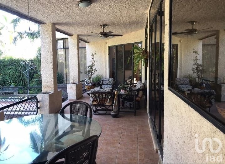 Casa en Venta 4 recámaras con seguridad y alberca en Palmira