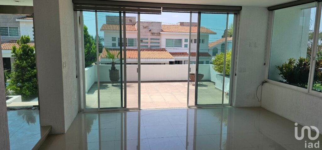 CASA EN VENTA EN LOMAS DE COCOYOC CON ALBERCA CON CALEFACCIÓN