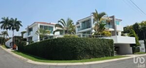 CASA EN VENTA EN LOMAS DE COCOYOC CON ALBERCA CON CALEFACCIÓN CASA EN VENTA EN LOMAS DE COCOYOC CON ALBERCA CON CALEFACCIÓN