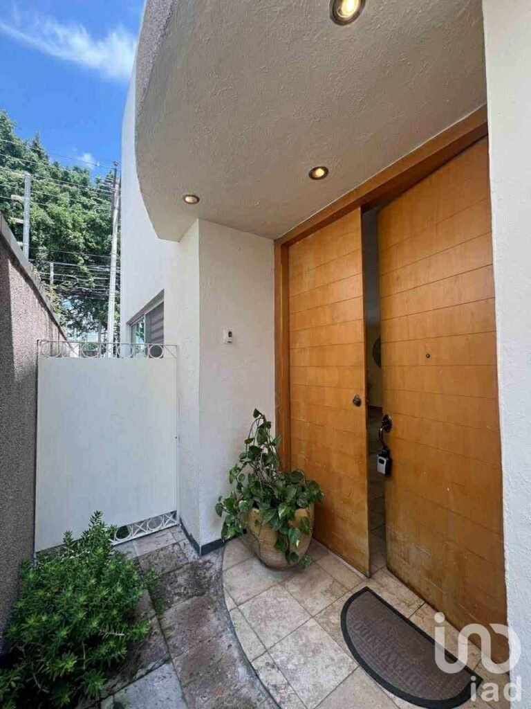 Casa en venta en Calle Prolongación Mariano Otero,  Nueva Galicia Residencial, Tlajomulco de Zúñiga