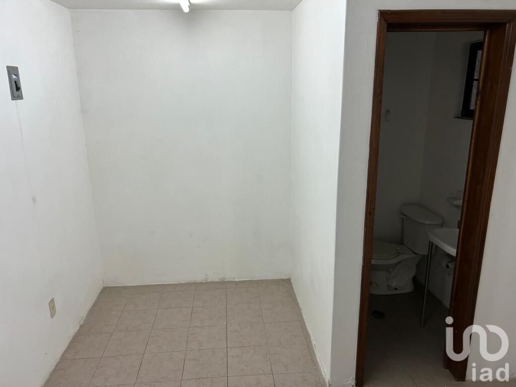 Venta de Local Comercial ideal para Taller y Departamento