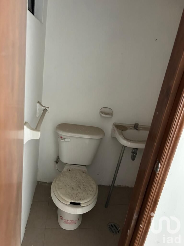 Venta de Local Comercial ideal para Taller y Departamento