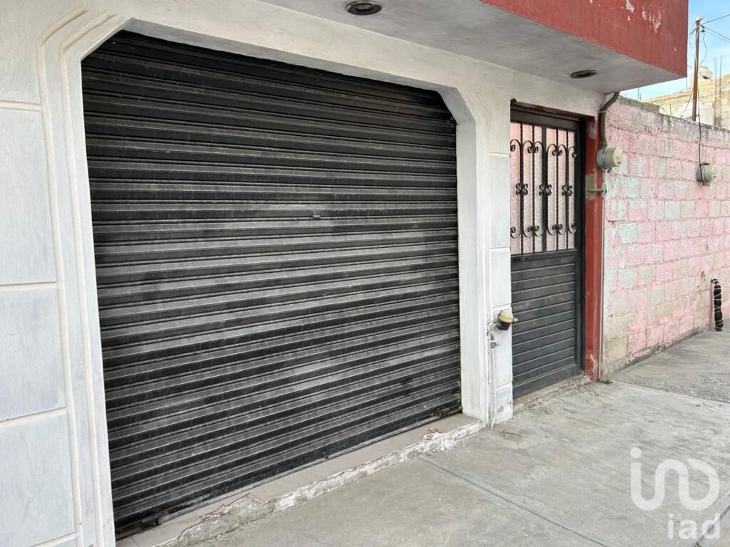 Venta de Local Comercial ideal para Taller y Departamento