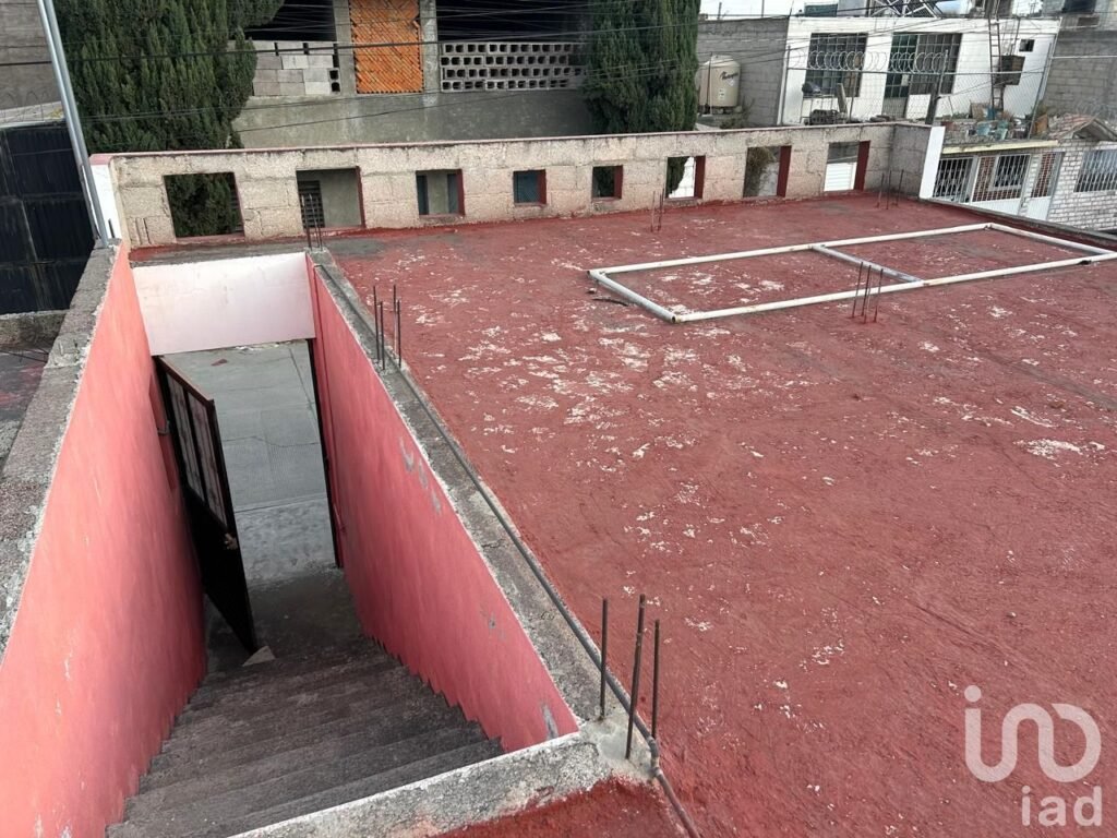 Venta de Local Comercial ideal para Taller y Departamento