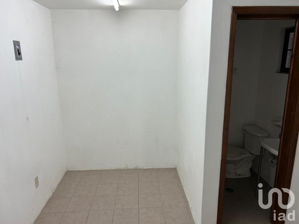 Venta de Local Comercial ideal para Taller y Departamento