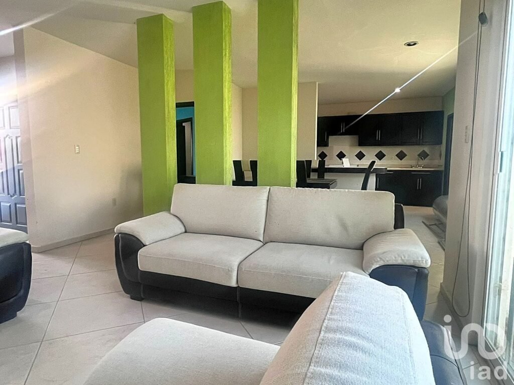 Residencia en Venta en Colinas del Saltito | 4 Recámaras y Seguridad 24/7