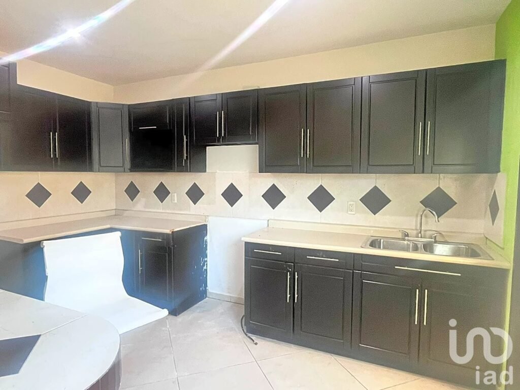 Residencia en Venta en Colinas del Saltito | 4 Recámaras y Seguridad 24/7