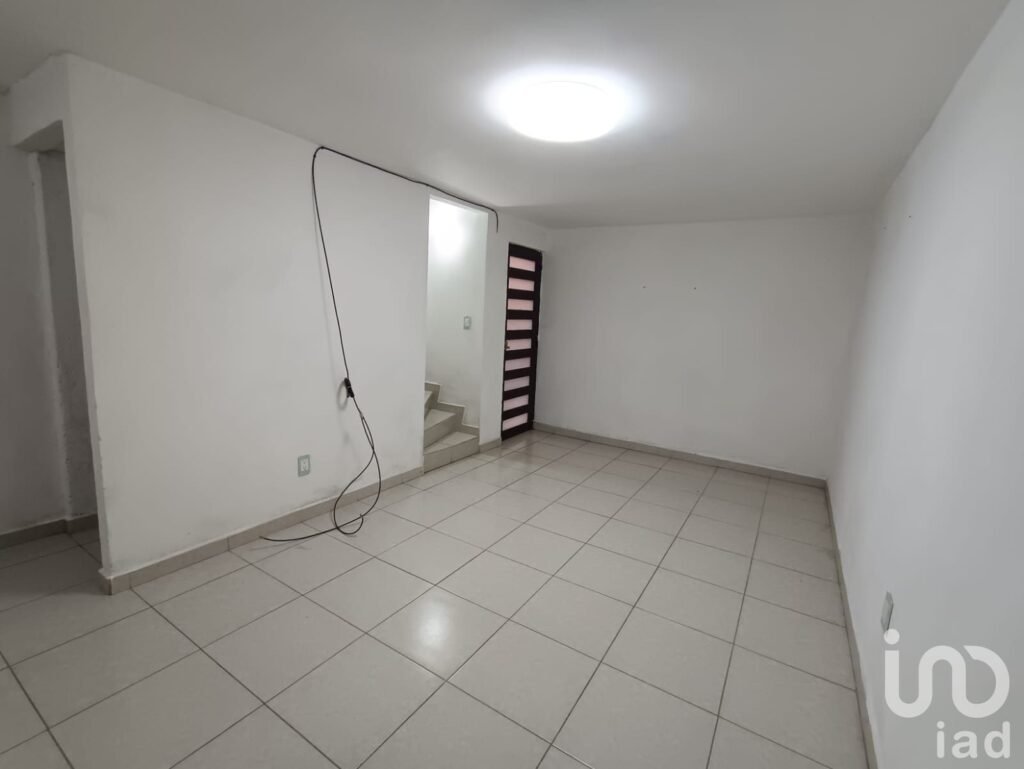 CASA EN VENTA EN VILLAS DE ECATEPEC, ECATEPEC DE MORELOS, A 5 MINUTOS DE BODEGA AURRERA PALOMAS