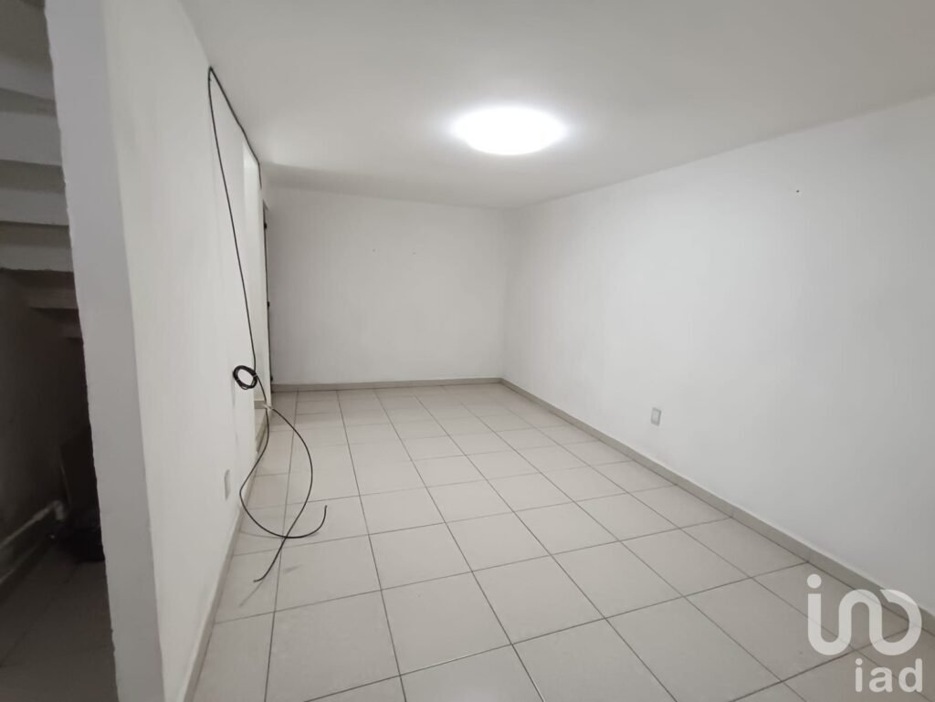 CASA EN VENTA EN VILLAS DE ECATEPEC, ECATEPEC DE MORELOS, A 5 MINUTOS DE BODEGA AURRERA PALOMAS