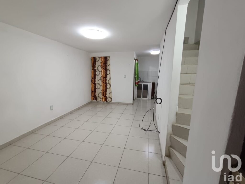 CASA EN VENTA EN VILLAS DE ECATEPEC, ECATEPEC DE MORELOS, A 5 MINUTOS DE BODEGA AURRERA PALOMAS