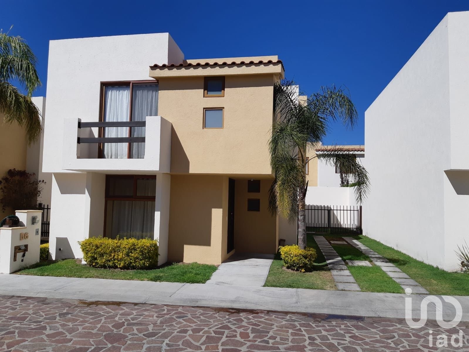 CASA EN RENTA CON OPCION A COMPRA  CUMBRES DEL LAGO, QUERETARO