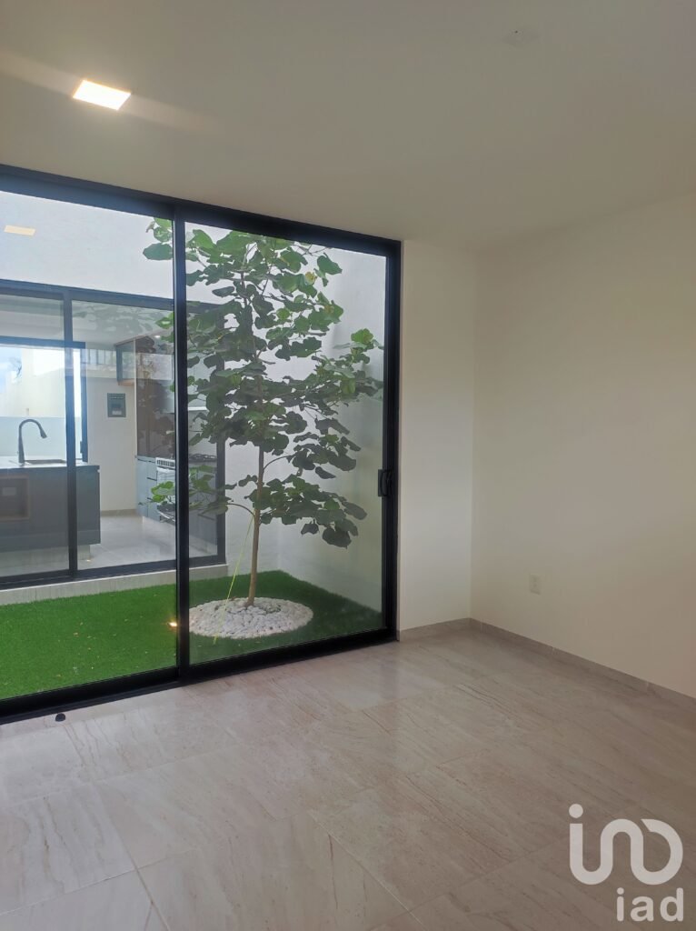 CASA EN VENTA DE CUATRO RECAMARAS EN ZIBATA, QUERETARO