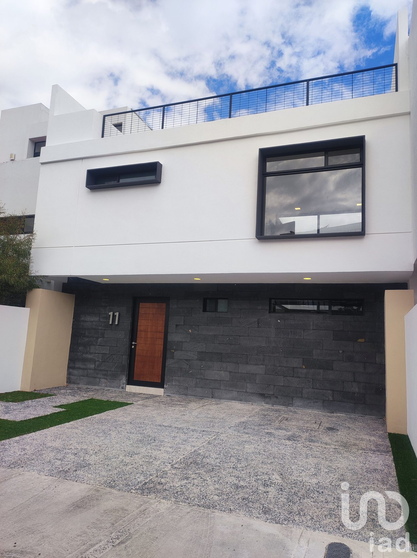 CASA EN VENTA DE CUATRO RECAMARAS EN ZIBATA, QUERETARO