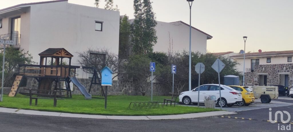 CASA EN VENTA EN ZIBATA