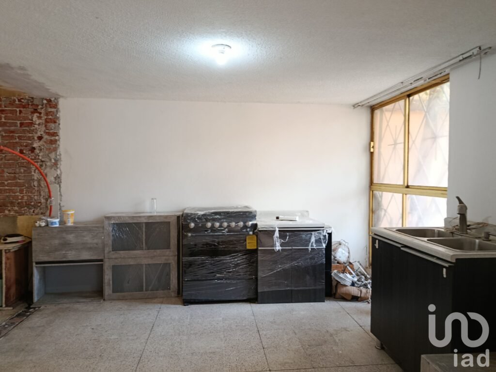 SE RENTA CASA CON USO DE SUELO EN VALLE DORADO