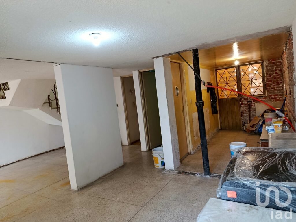 SE RENTA CASA CON USO DE SUELO EN VALLE DORADO