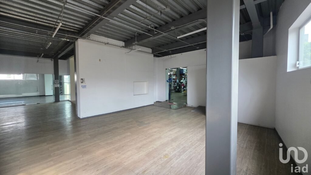 Local de 155m2 en Renta en Plaza Comercial Alco la Raza