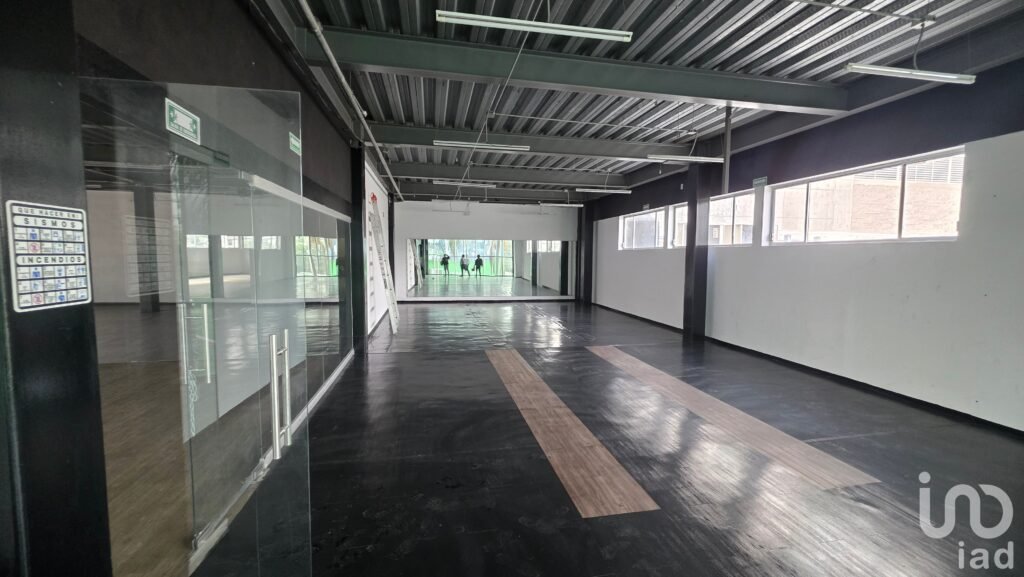 Local de 155m2 en Renta en Plaza Comercial Alco la Raza