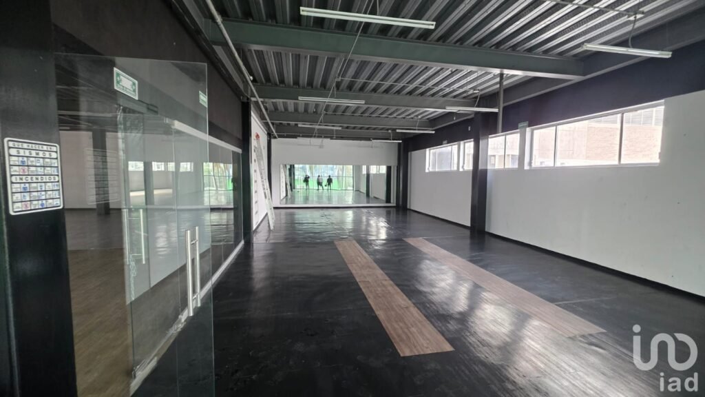 Renta de Local en Plaza Comercial