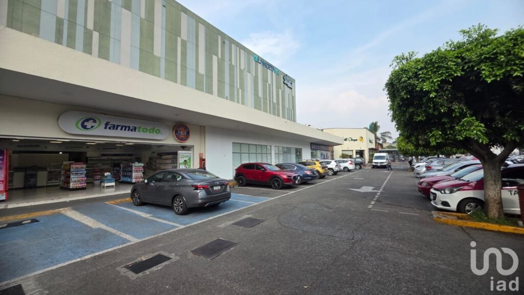 Renta de Local en Plaza Comercial