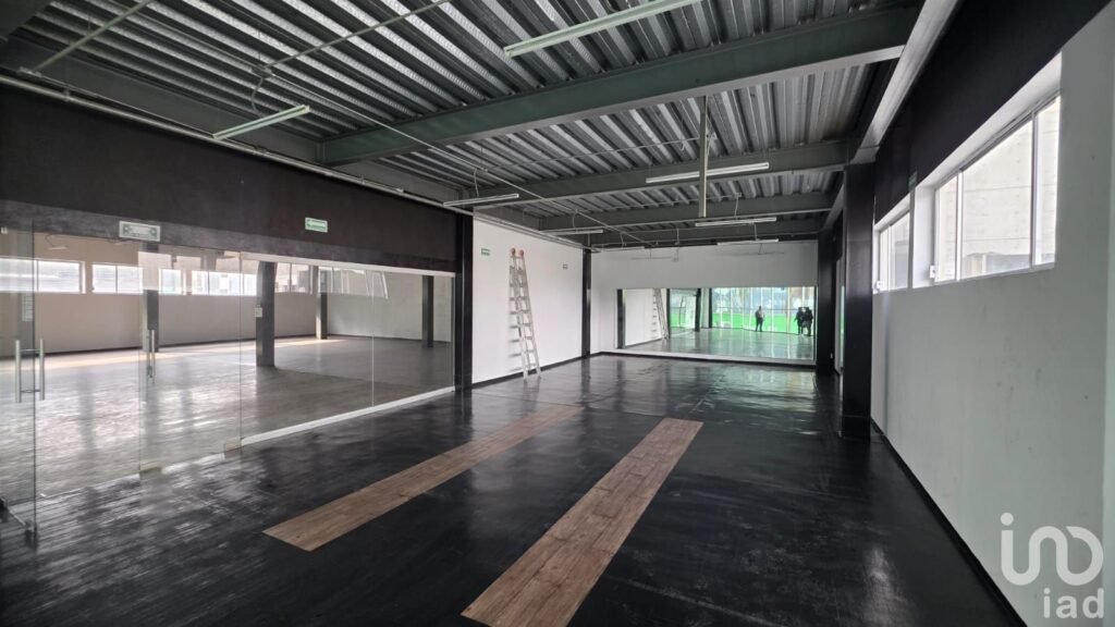 Renta de Local en Plaza Comercial