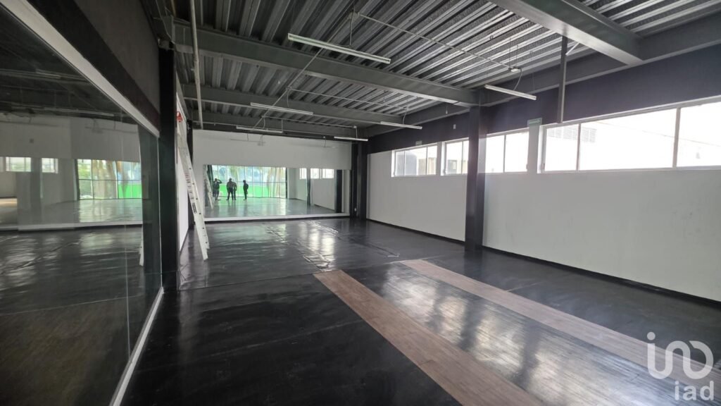 Renta de Local en Plaza Comercial